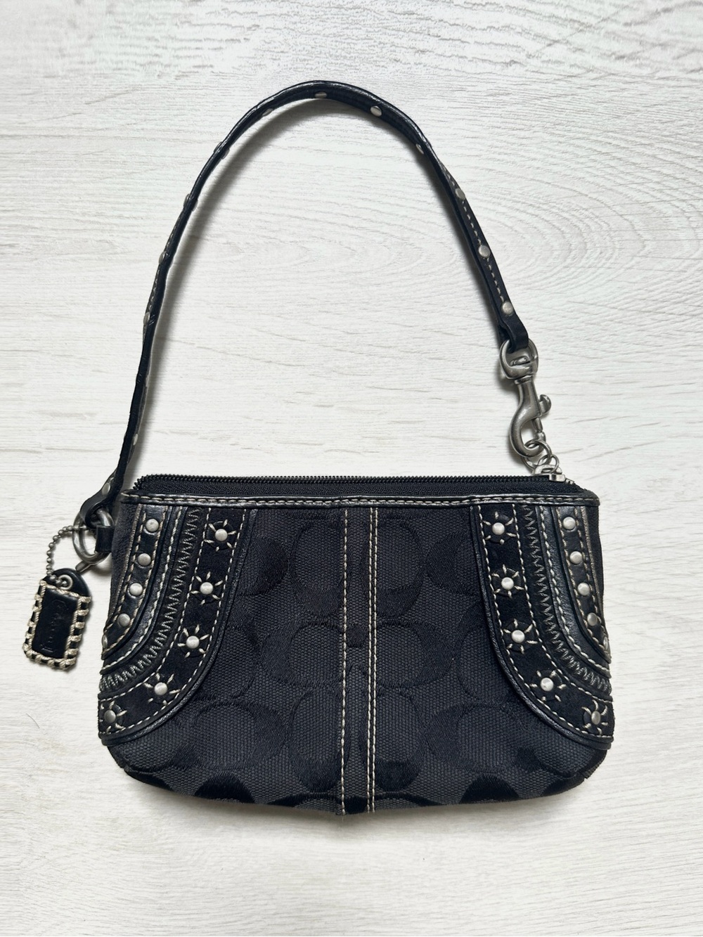 Vtg Coach Signature Black Canvas Studded Stitched Flowers Zipper Wristlet Wallet